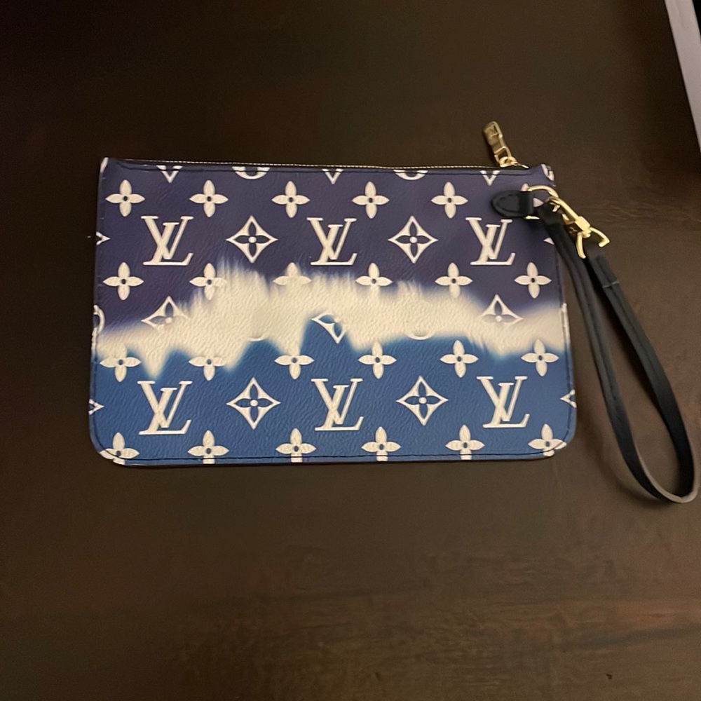 Louis Vuitton Escale Pochette